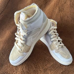 Nike Jordan Mid 1 SE youth